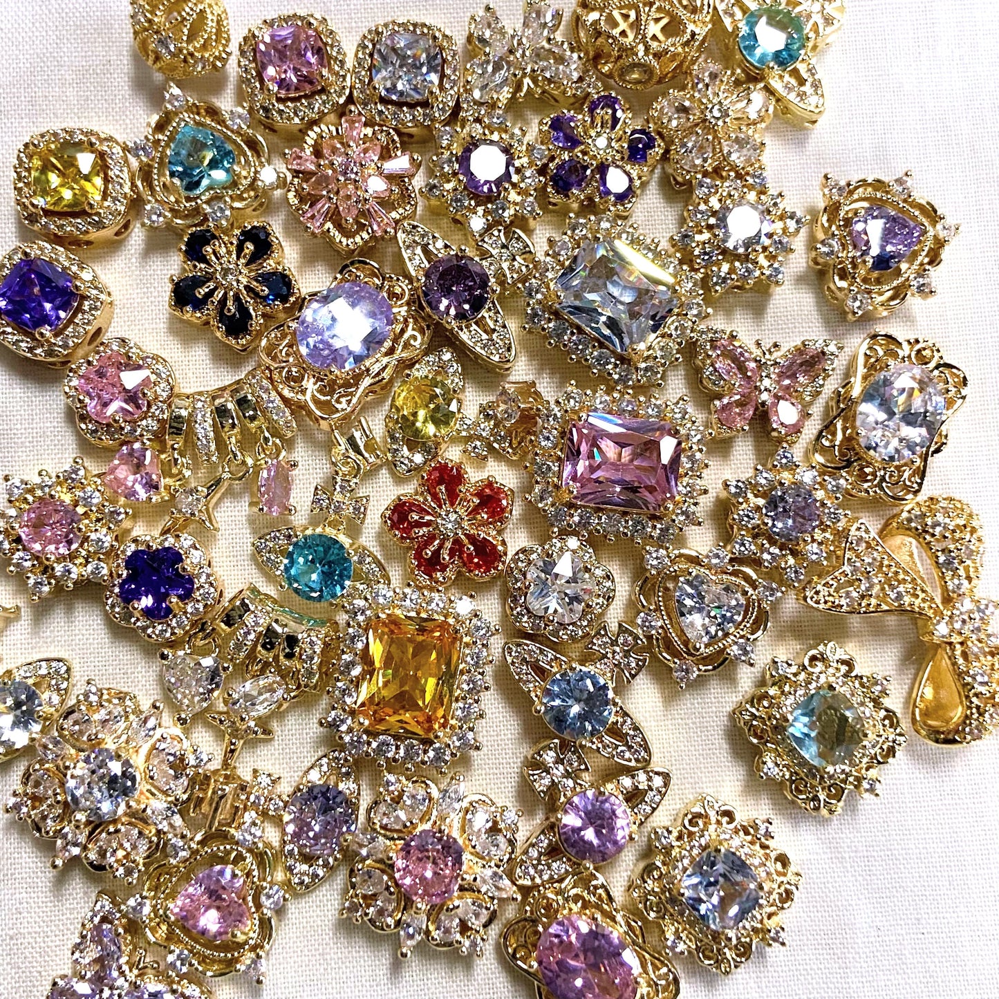 Royal Goldie Deluxe Zircon