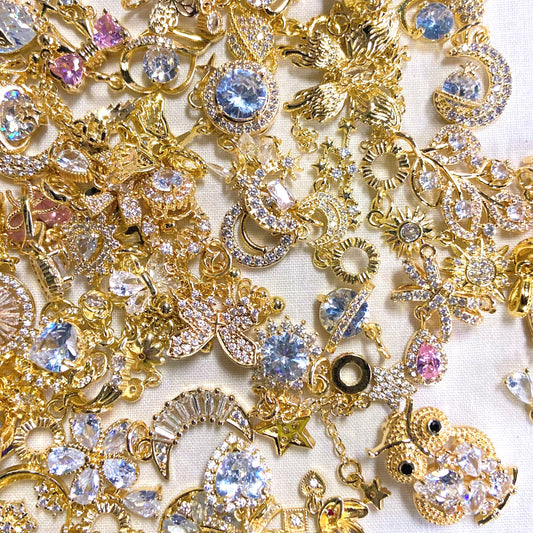 Royal Zircon Pendants Gold